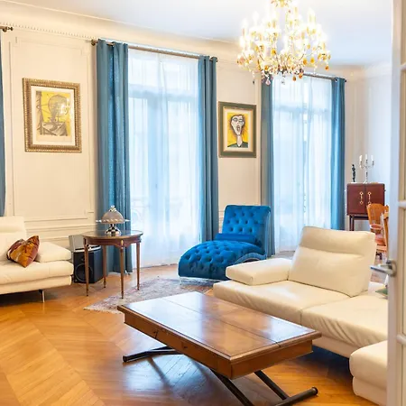 Spacieux De Luxe Apartment